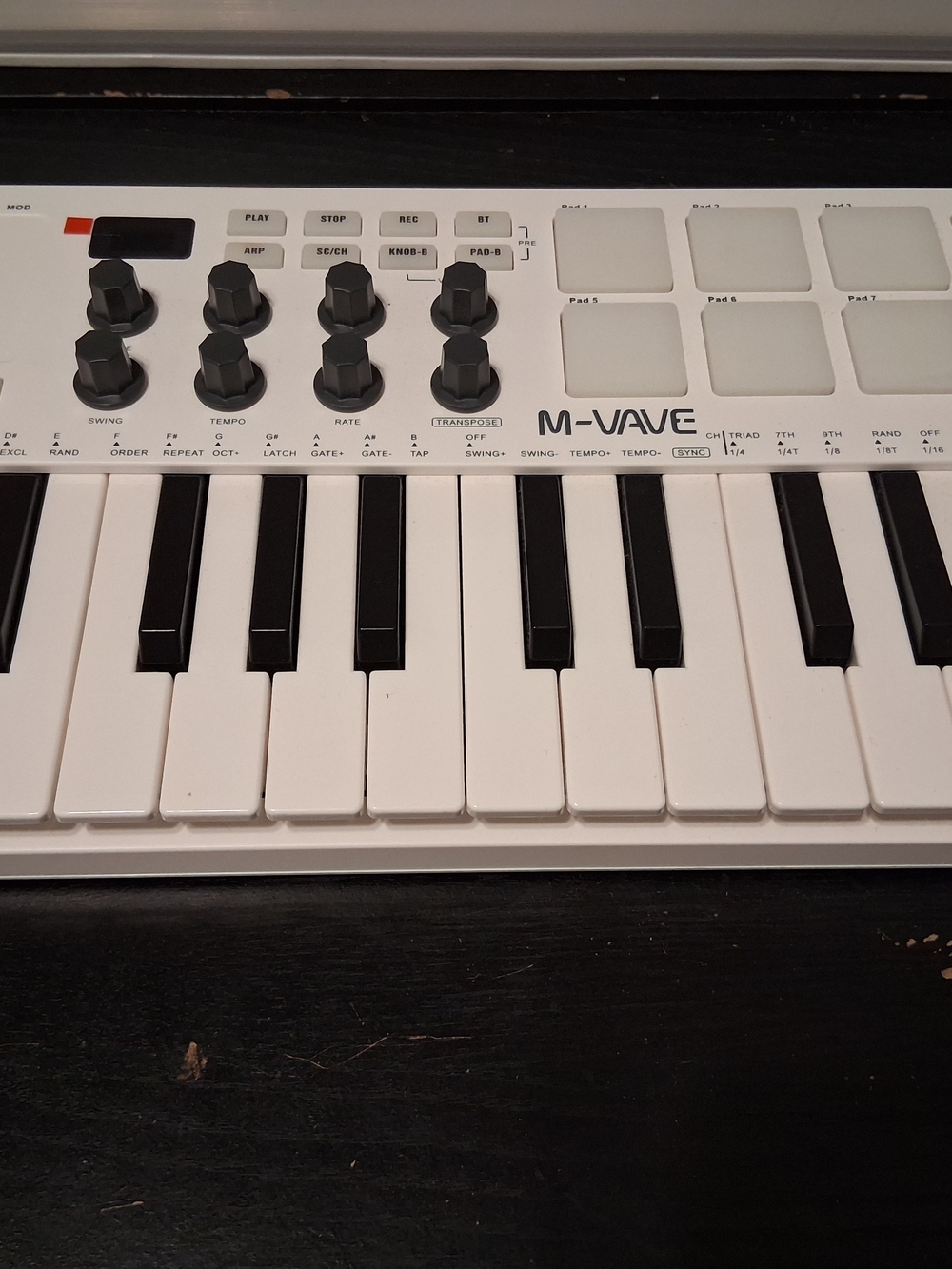 M-Vave 25-Key USB MIDI Keyboard Controller - White - Picture 4 of 16
